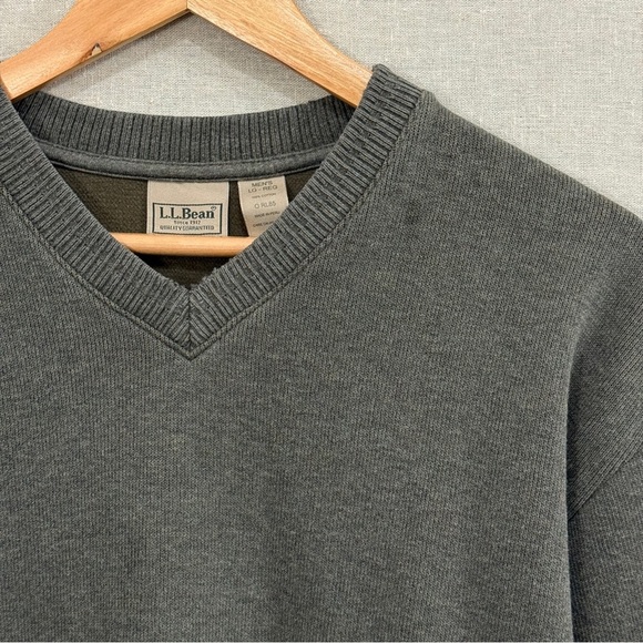 L.L. Bean Men’s V-Neck Pullover Sweatshirt Green Gray - Picture 2 of 6